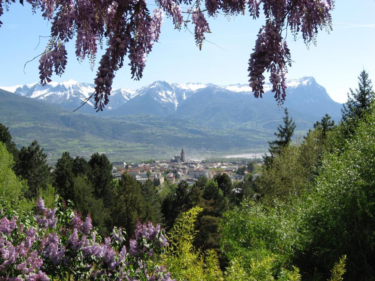 Le Vieux Chalet Bed & Breakfast Embrun Exterior photo