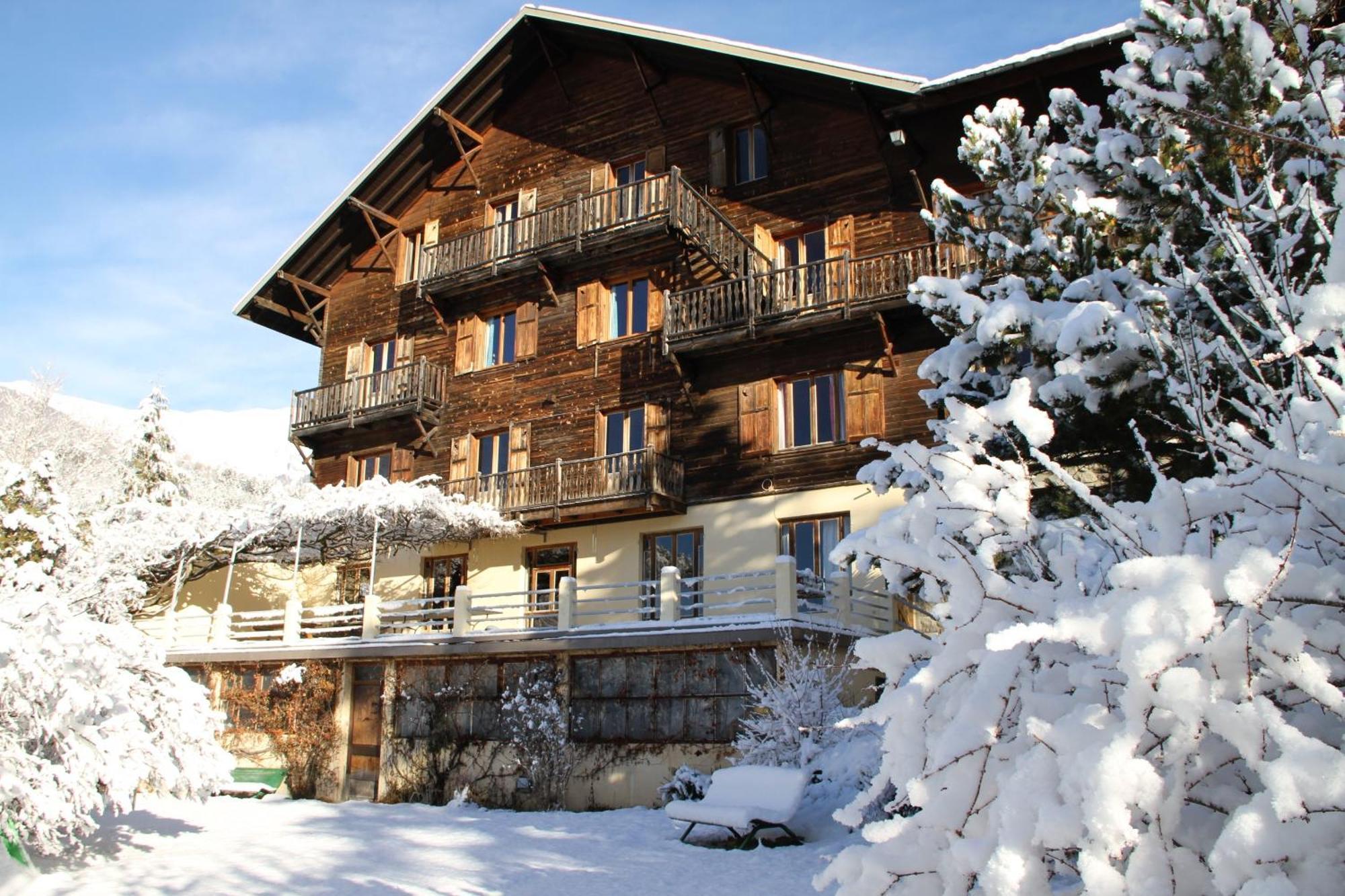 Le Vieux Chalet Bed & Breakfast Embrun Exterior photo